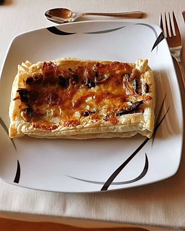 Blätterteigpizza mit Sardinen à la Didi