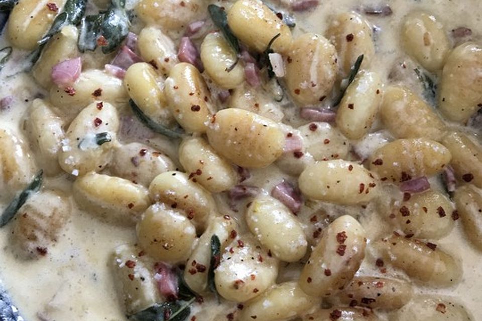 Salbei-Gnocchi mit Speck