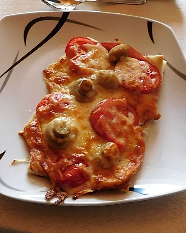Blätterteigpizza Schinken-Champignon-Tomaten