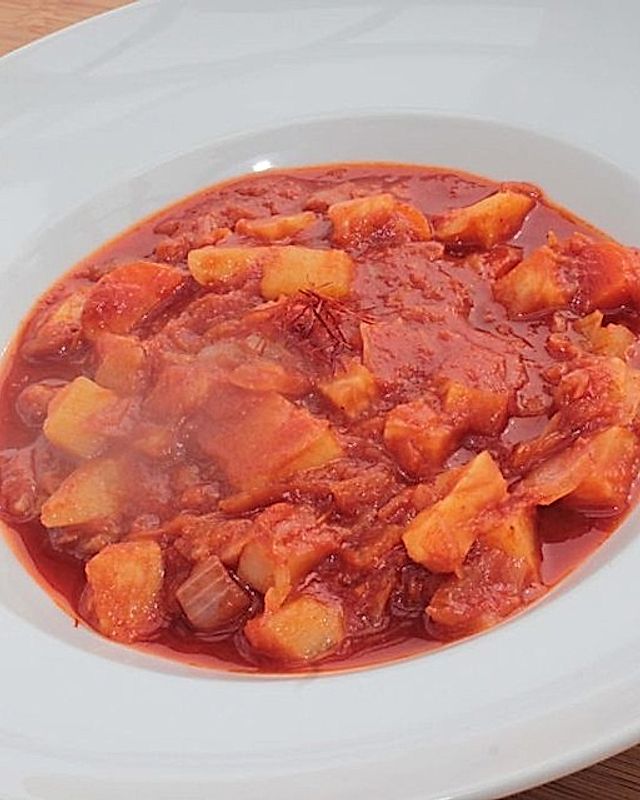 Spitzkohl-Sellerie-Karotten-Tomaten-Eintopf