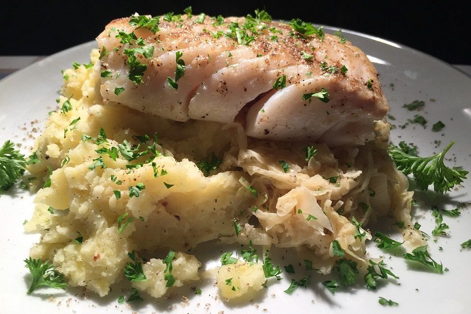 Senf-Rahm-Sauerkraut mit Kartoffelstampf und Kabeljau