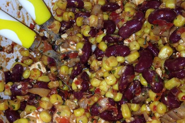 Kidneybohnensalat mit Ajvar und Feta von Trinkhörnchen| Chefkoch