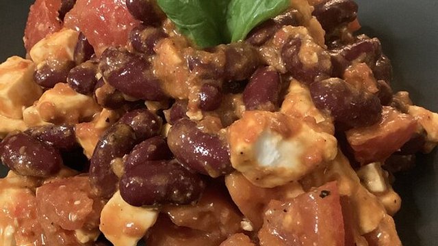 Kidneybohnensalat mit Ajvar und Feta von Trinkhörnchen