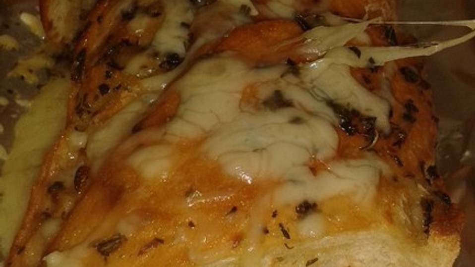 Knoblauchbaguette mit Hähnchen und Käse von MealClub Knoblauchbaguette mit Hähnchen und Käse von MealClub