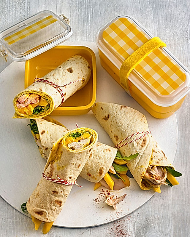 Hähnchen-Wrap mit Mango und Curry-Joghurt