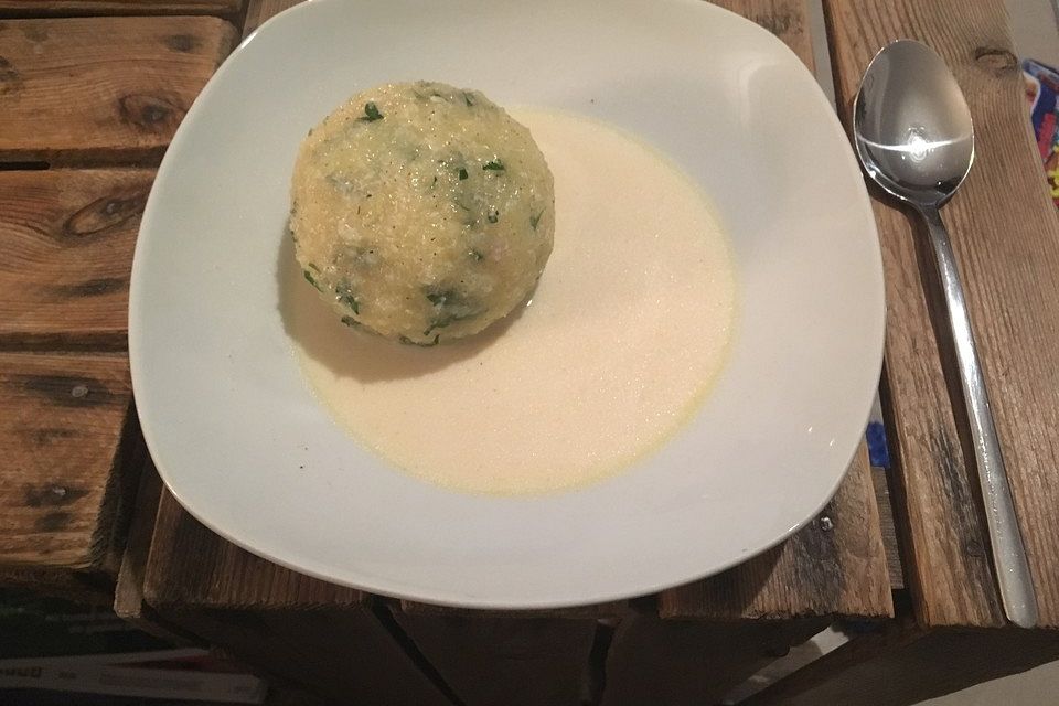 Gefüllte Klöße mit Milchsauce