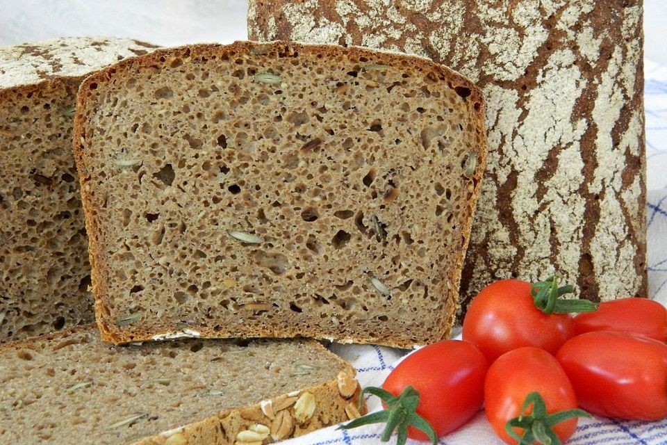 Roggen-Dinkel-Vollkornbrot mit Sauerteig