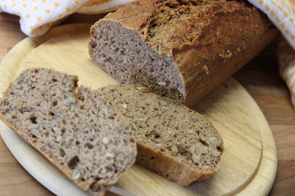 Roggen-Dinkel-Vollkornbrot mit Sauerteig