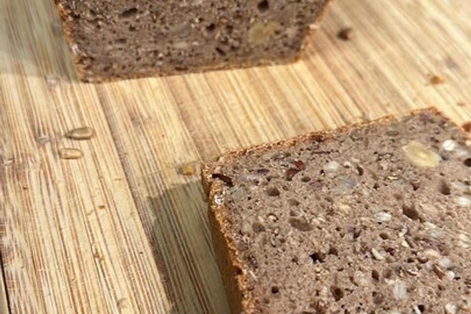 Roggen-Dinkel-Vollkornbrot mit Sauerteig