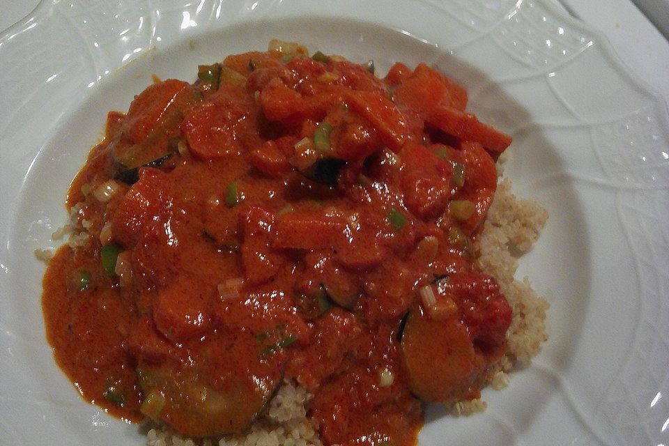 Vegetarisches Curry mit Quinoa