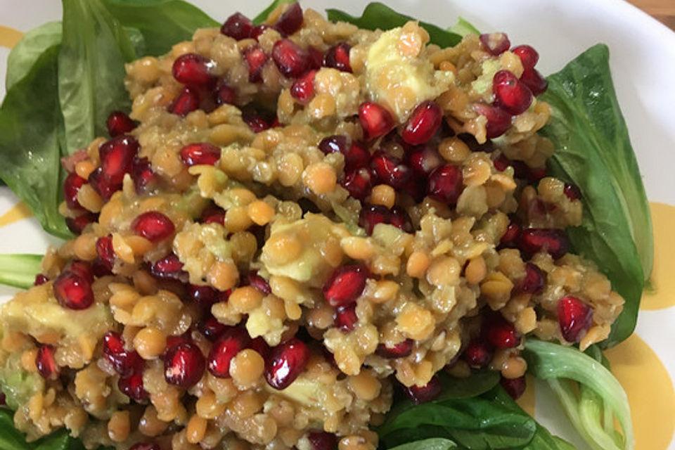 Linsensalat mit Granatapfel und Avocado