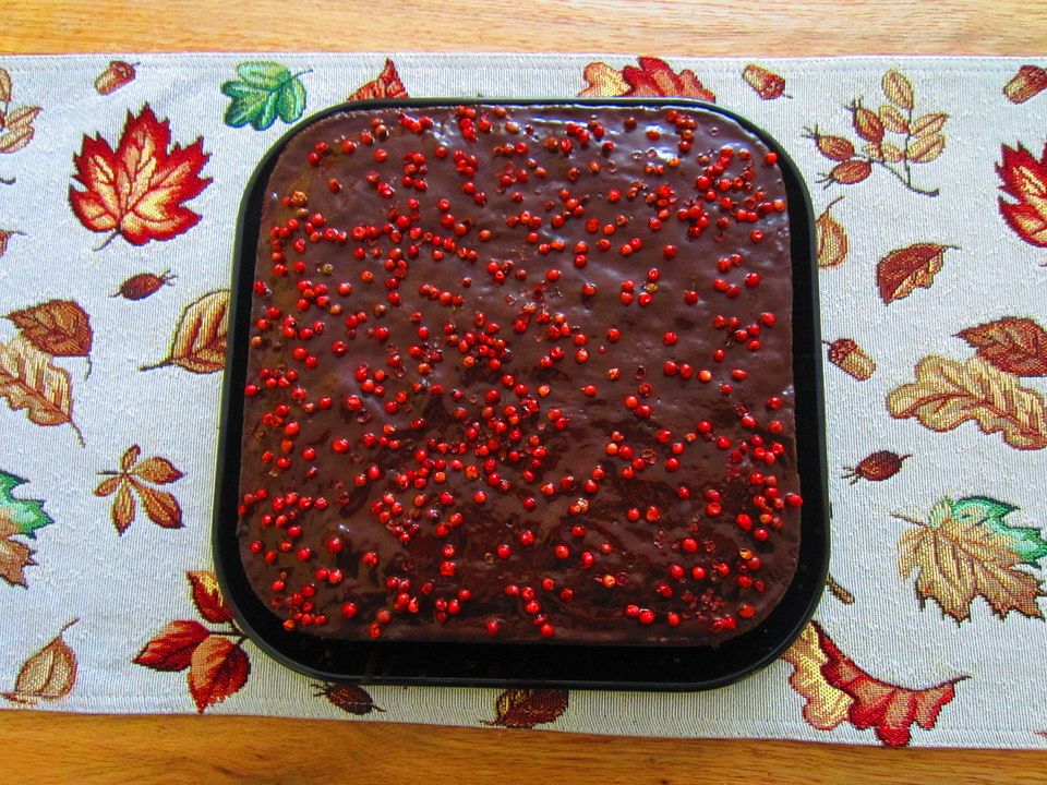 Schokokuchen mit roten Pfefferkörnern von Pimbolii| Chefkoch