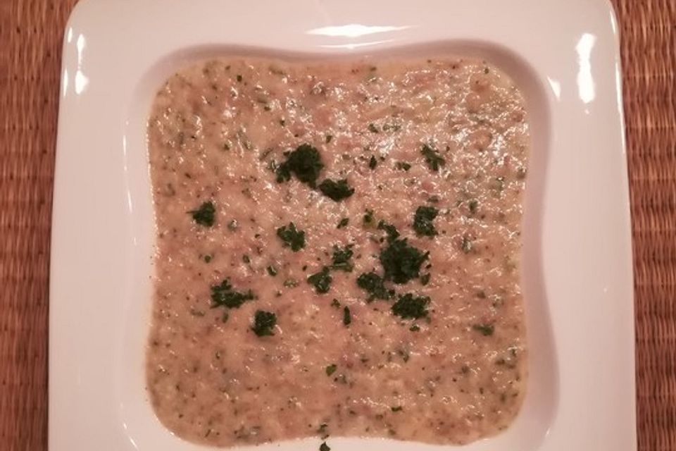 Omas Kartoffelsuppe mit Rindfleisch aus der Dose