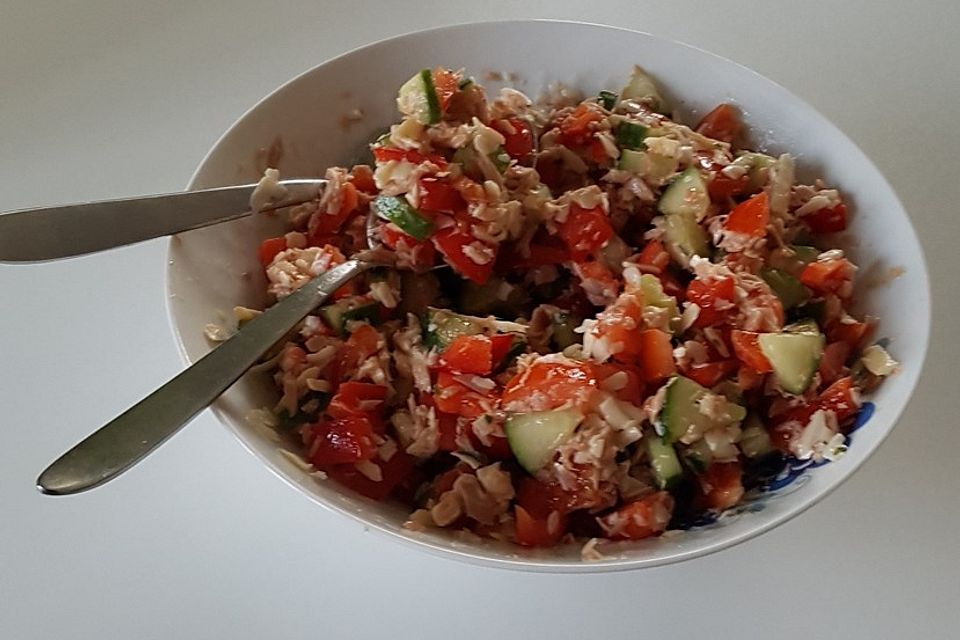 Regenbogensalat mit Thunfisch und Gouda