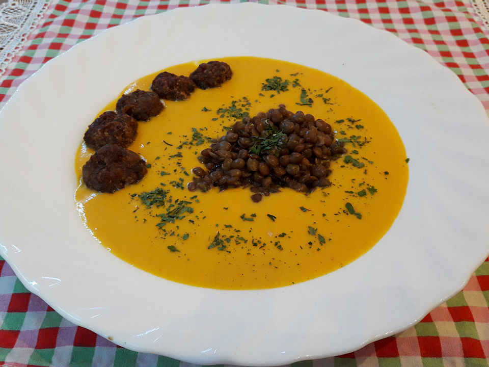 Kürbis-Käse-Suppe mit Hackbällchen und Linsen von eisbobby| Chefkoch