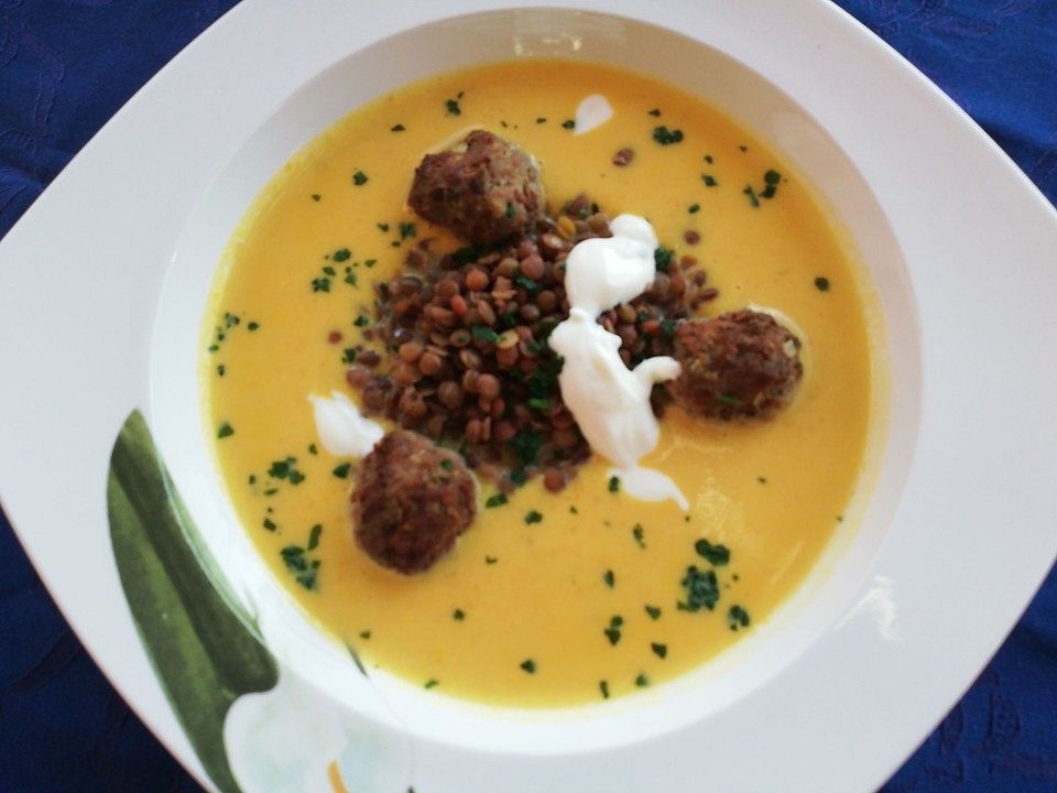 Kürbis-Käse-Suppe mit Hackbällchen und Linsen von eisbobby | Chefkoch