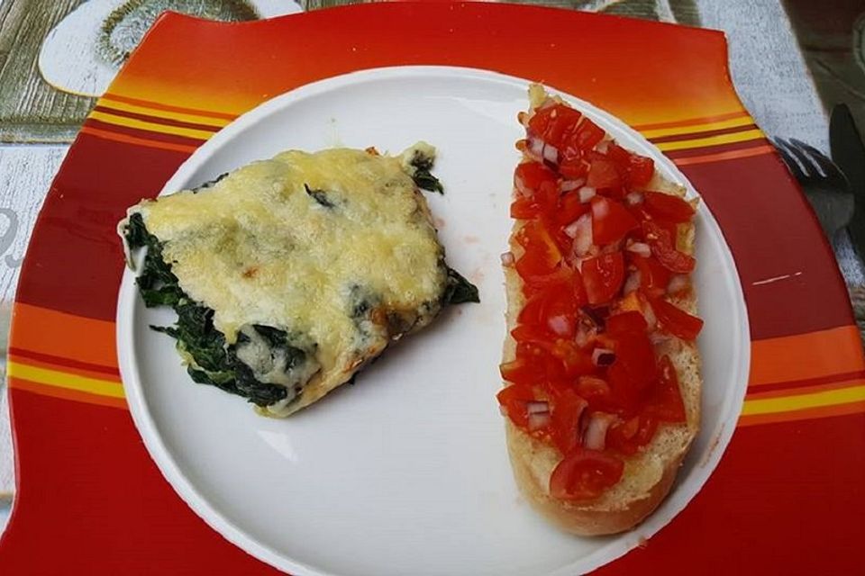 Spinatgratin mit Bruschetta