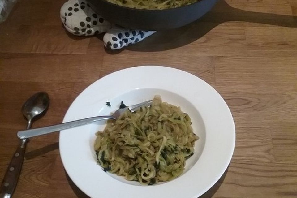 Asiatische Möhren-Spaghetti-Pfanne