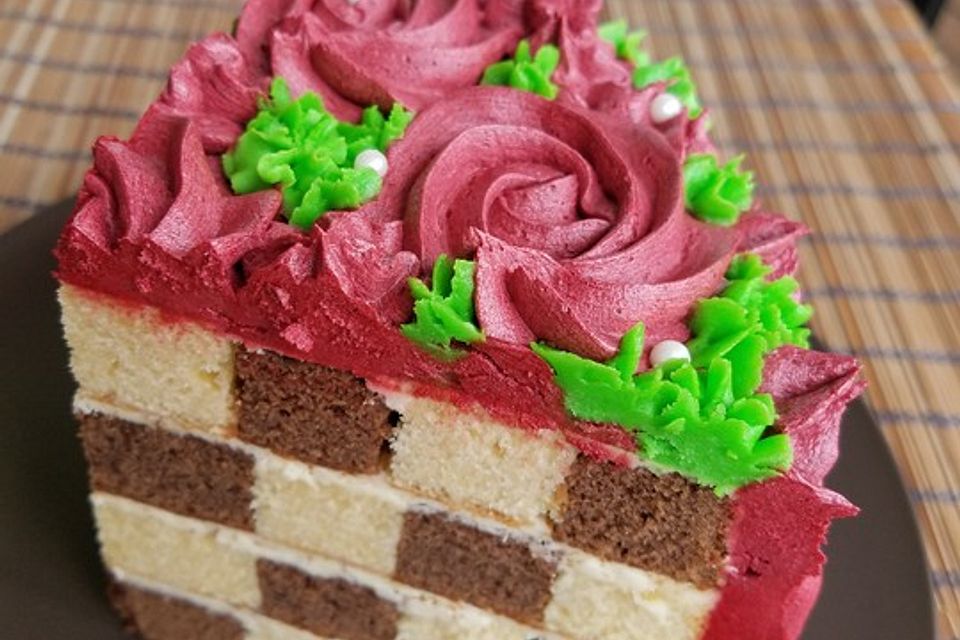 Schachbrett-Rosen-Buttercreme-Torte