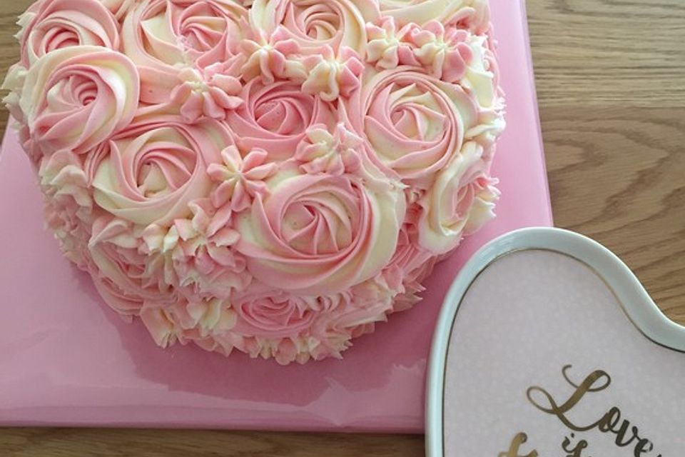 Schachbrett-Rosen-Buttercreme-Torte