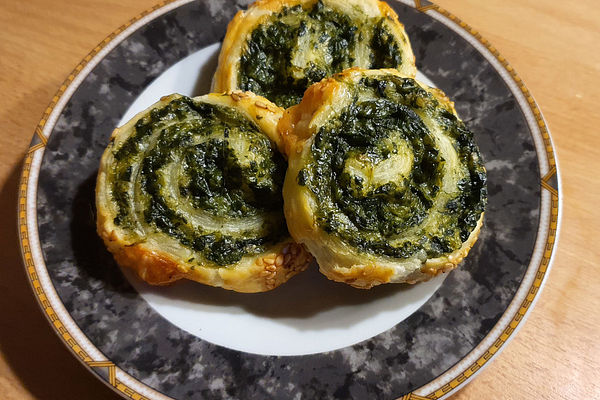 Spinat-Ricotta-Blätterteig-Schnecken von nelili | Chefkoch