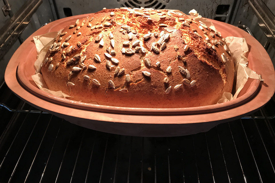 Brot im Römertopf