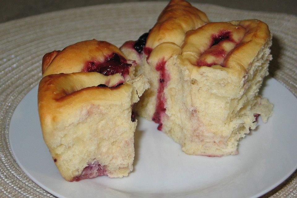 Schneckennudeln mit Roter Grütze