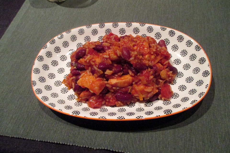 Hähnchenbrust mit Lauch und Kidneybohnen im Tomatensud