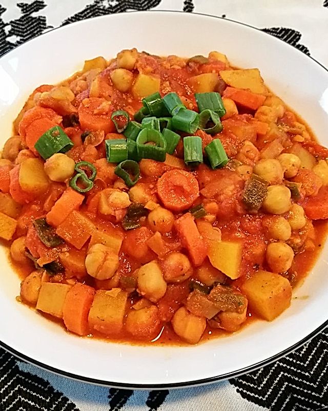 Veganes Curry mit Süßkartoffeln und Kichererbsen