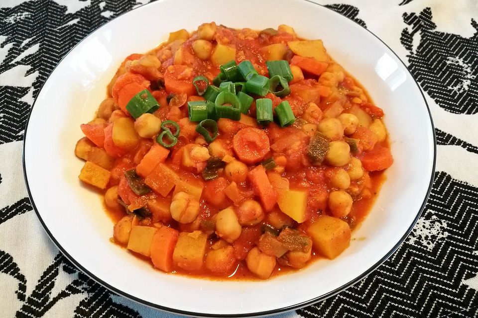 Veganes Curry mit Süßkartoffeln und Kichererbsen