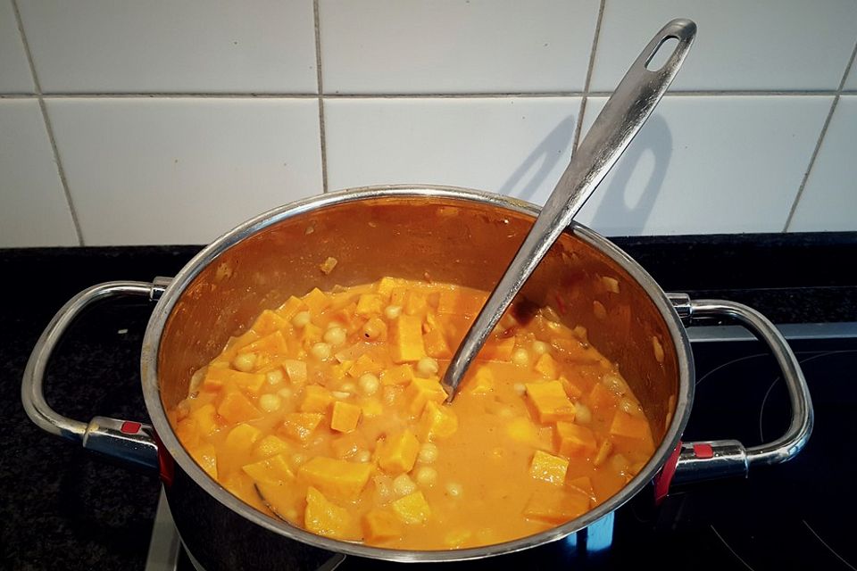 Veganes Curry mit Süßkartoffeln und Kichererbsen