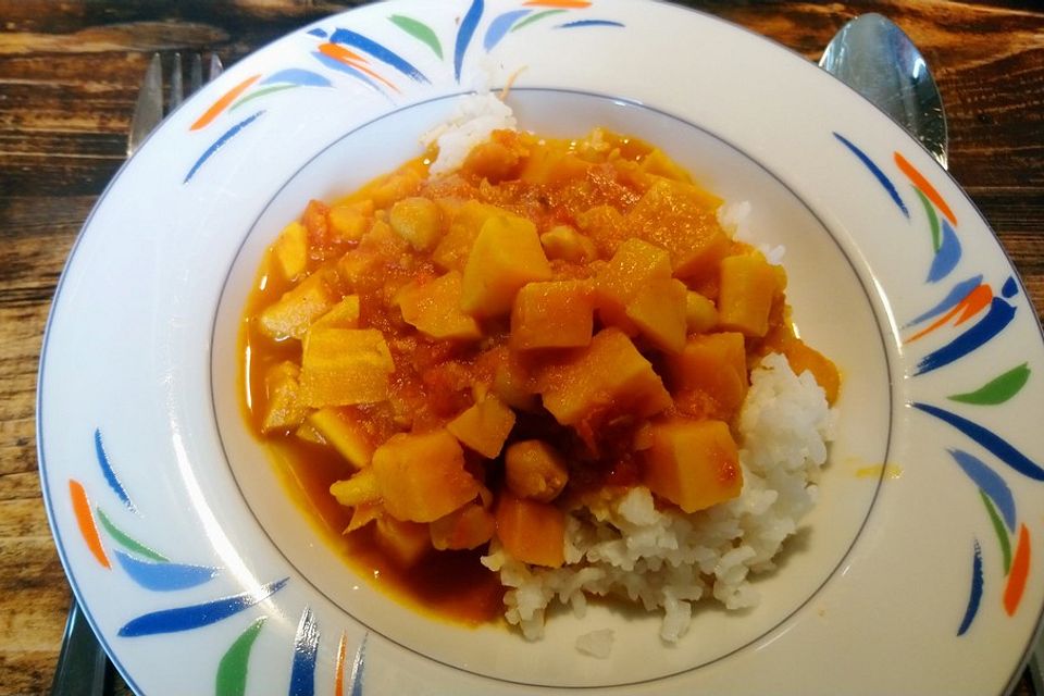 Veganes Curry mit Süßkartoffeln und Kichererbsen