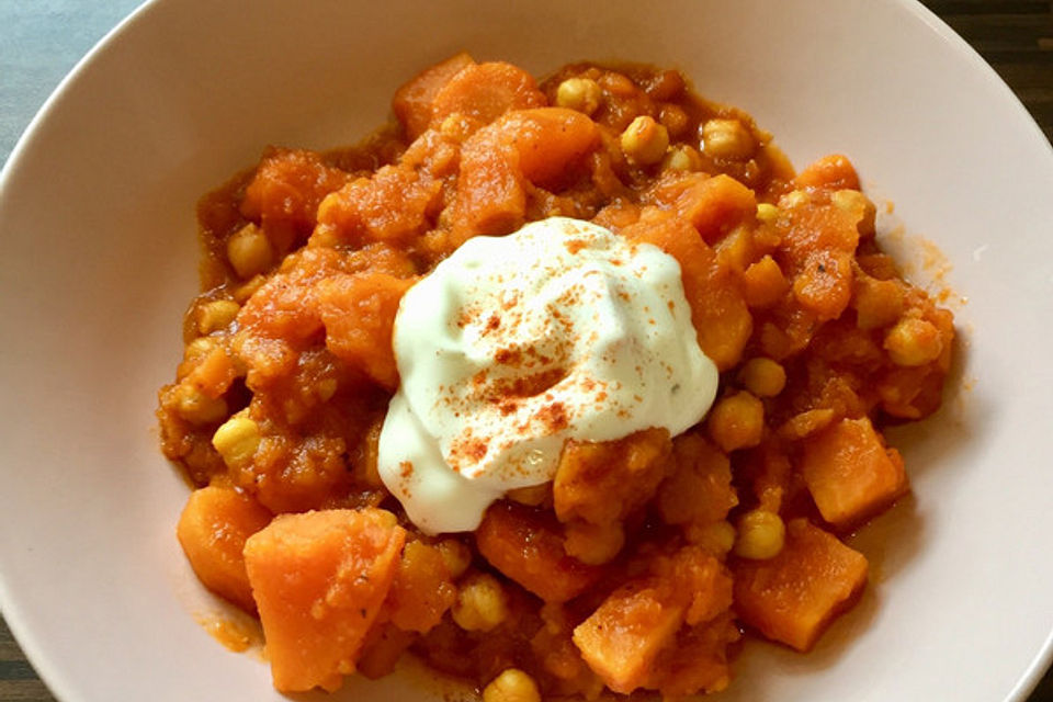 Veganes Curry mit Süßkartoffeln und Kichererbsen