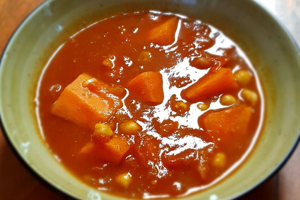 Veganes Curry mit Süßkartoffeln und Kichererbsen