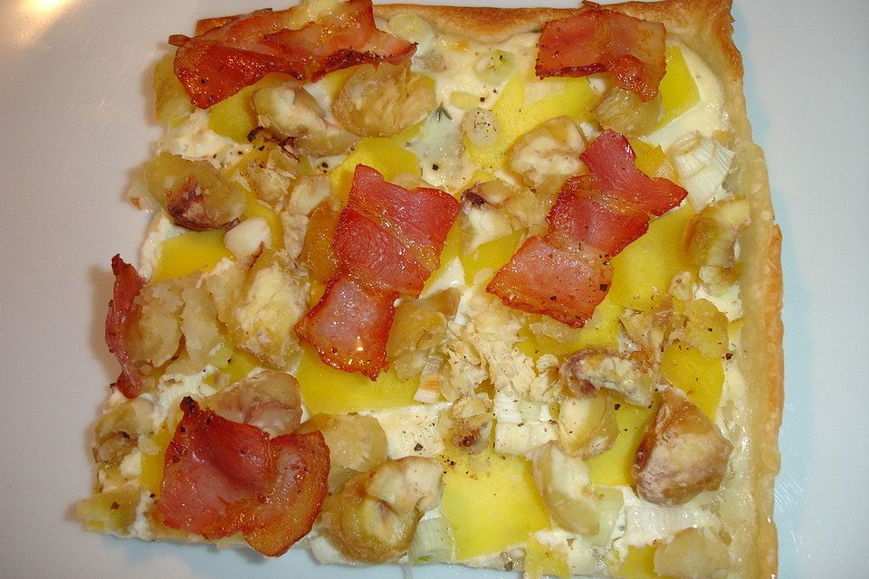 Flammkuchen mit Maronen und Kürbis