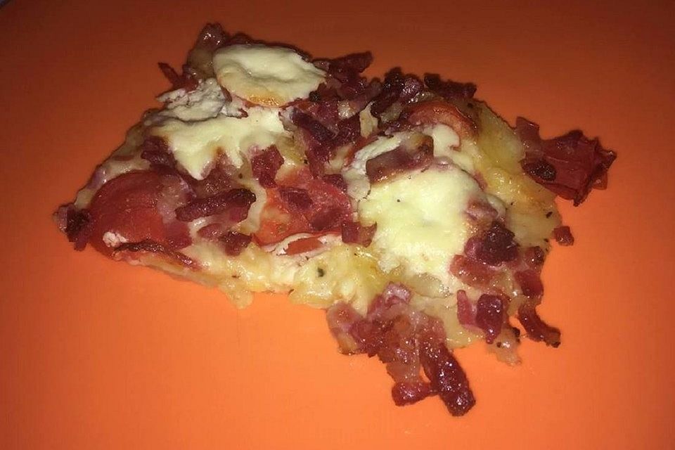 Angis Kartoffelpizza mit Speck und Crème fraîche