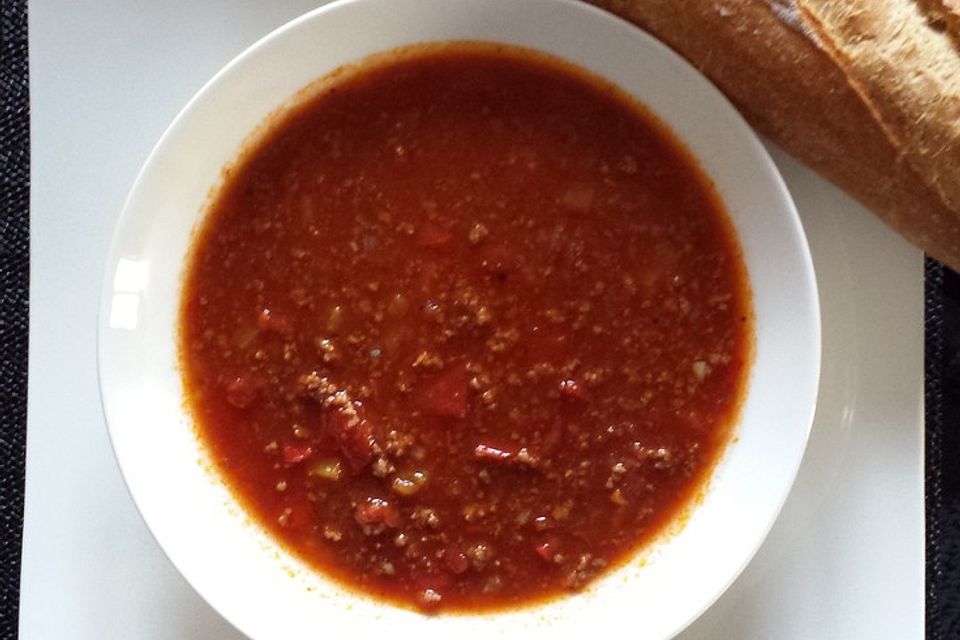 Scharfe Hackfleisch-Chili-Suppe