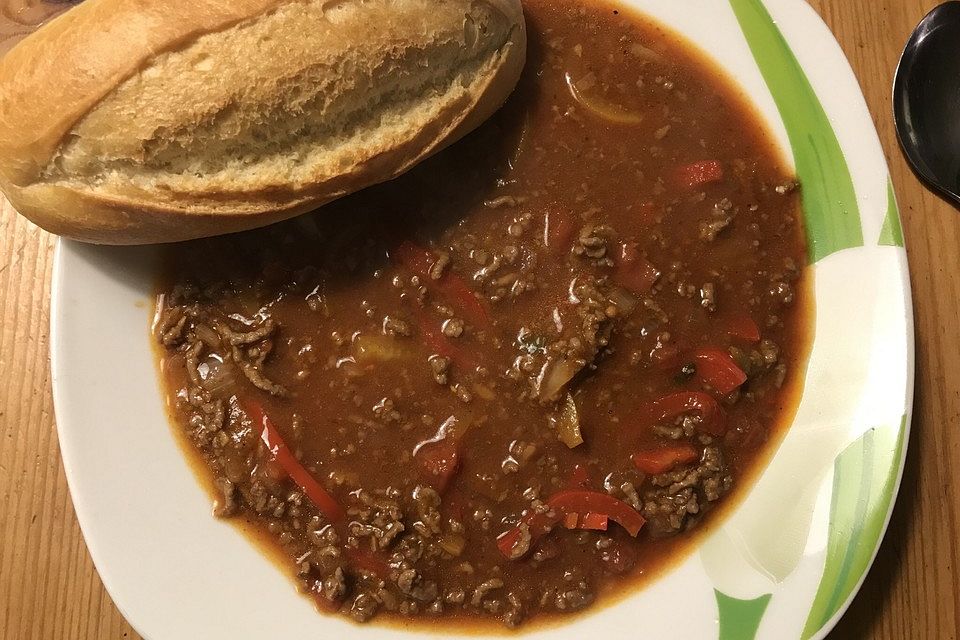 Scharfe Hackfleisch-Chili-Suppe