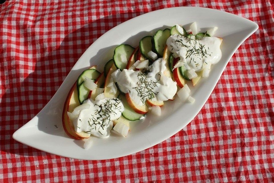 Gurken-Apfel-Salat mit Mayonnaise