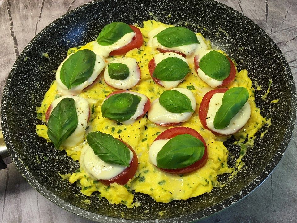 Tomaten-Mozzarella-Rührei von karinwurst| Chefkoch