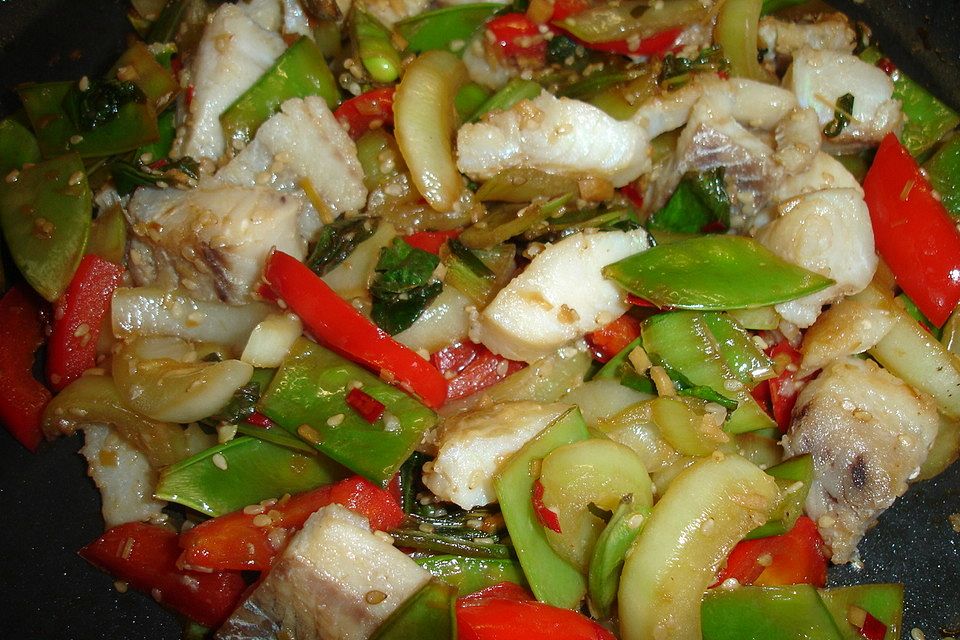 Asiatische Gemüsepfanne mit Fisch oder Garnelen