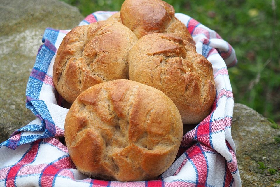 Dunkle Rosenbrötchen