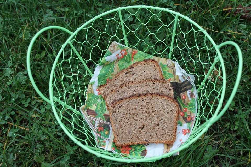 Gerste-Dinkel-Brot mit Sonnenblumenkernen