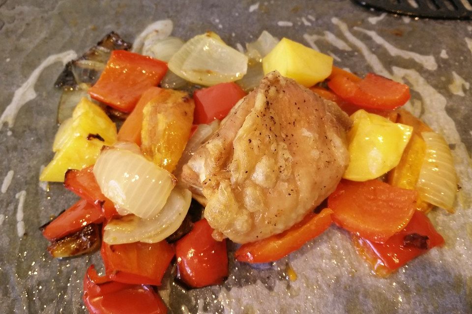 Pollo Fino mit Ofenkartoffeln und Ofengemüse