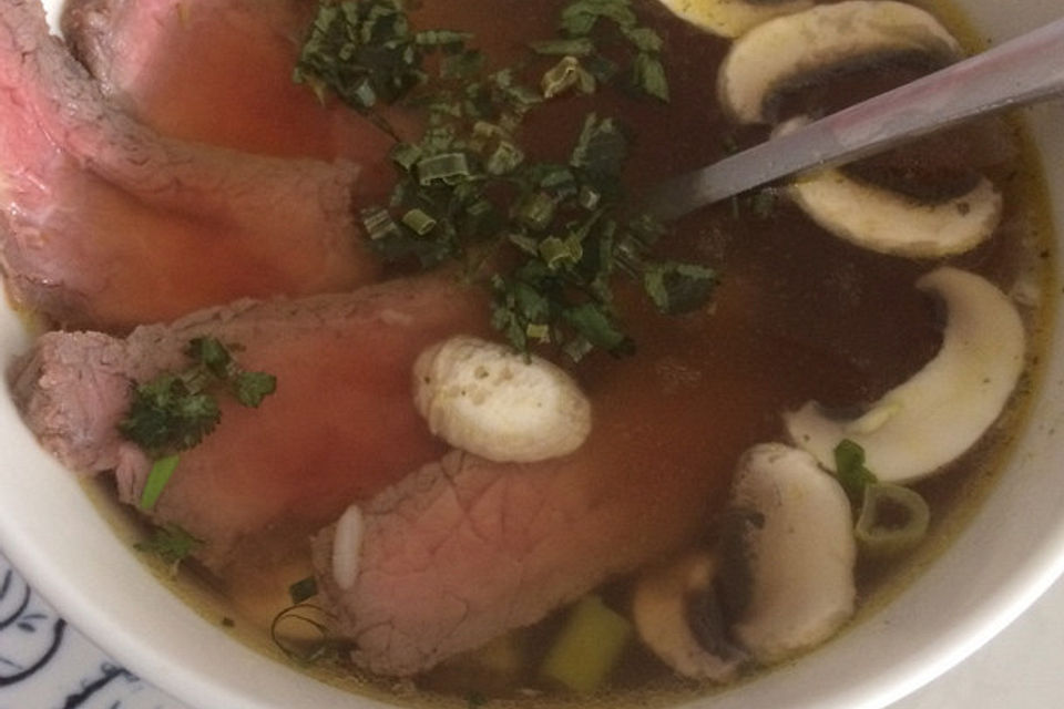 Aromatische Reissuppe mit Steak