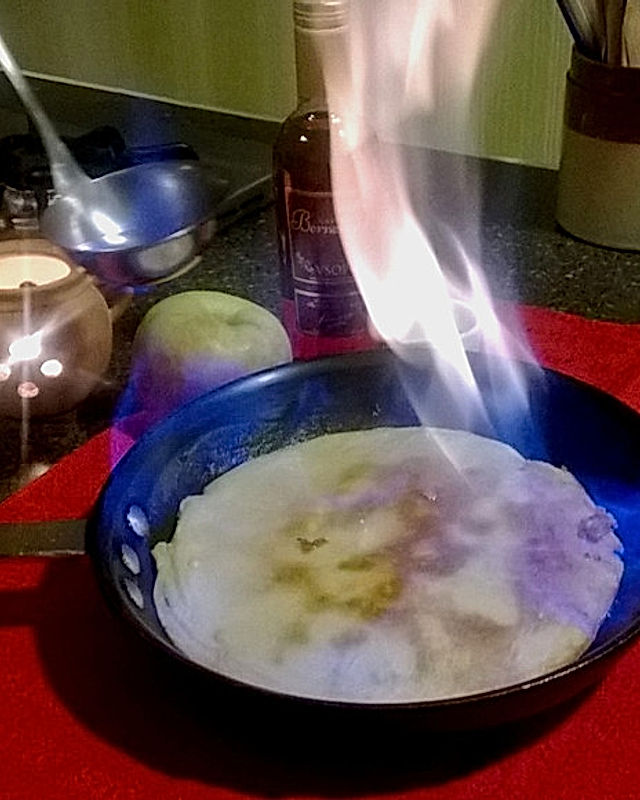 Apfelpfannkuchen mit Calvados flambiert