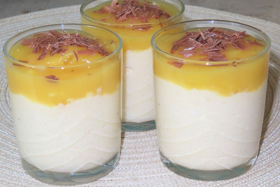 Grießbrei mit Orangensauce