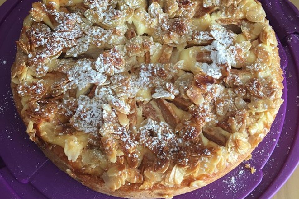 Apfel-Käsekuchen mit Bienenstich-Kruste