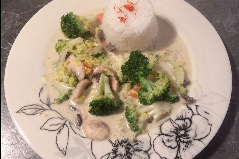 Veganes Curry mit Kokosmilch Thai-Art