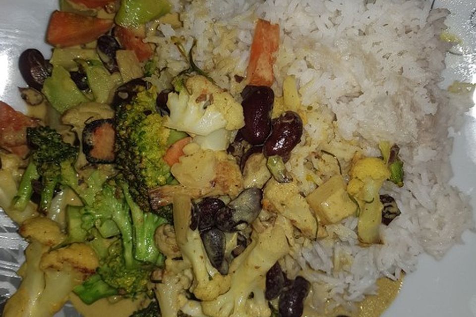 Veganes Curry mit Kokosmilch Thai-Art